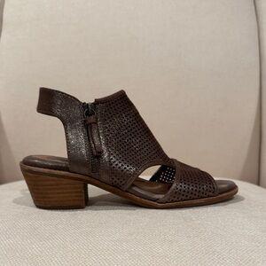 Sofft Bronze Perforated Women's Sandals, Size 7